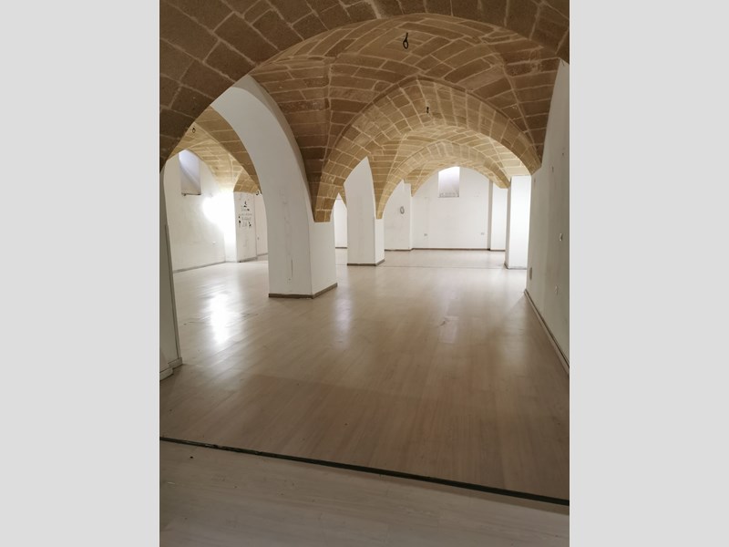 Immobile commerciale in Affitto a Gallipoli, 2'200€, 300 m²