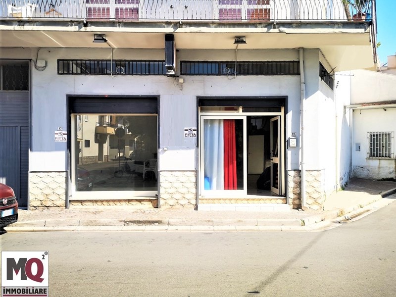 Negozio in Affitto a Mondragone, zona via giadini, 400€, 70 m²