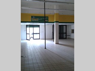 Negozio in Affitto a Gallipoli, 2'200€, 250 m², arredato