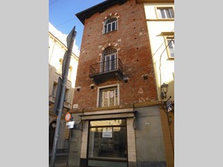 Bilocale in Vendita a Asti, zona Centro, 89'000&euro;, 45 m², arredato