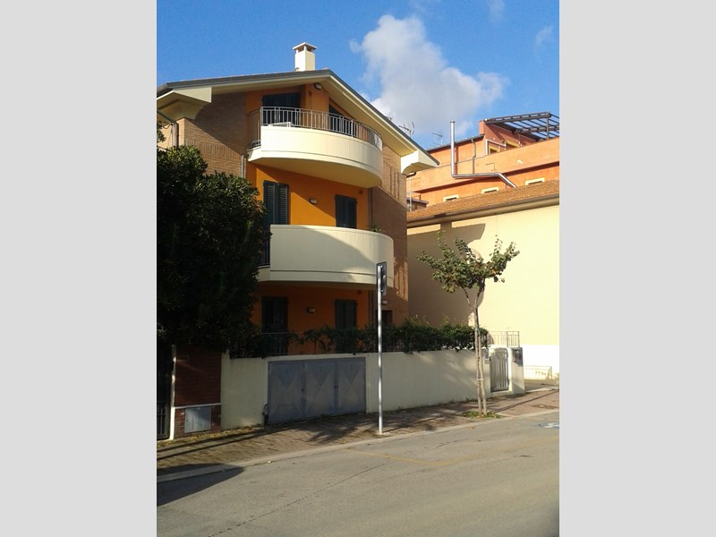 Quadrilocale in Vendita a Pesaro, zona MAROTTA, 210'000&euro;, 90 COMM, arredato