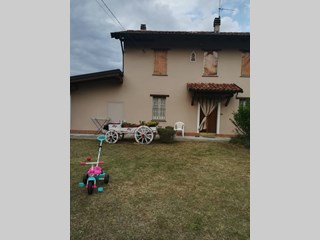 Casa Indipendente in Vendita a Alessandria, zona Ville di monleale frazione Bellaria, 100'000€, 90metri casa con230 metri giardino