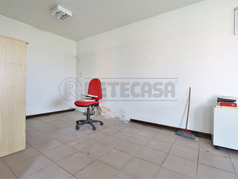 Ufficio in Affitto a Camisano Vicentino, 300€, 75 m²