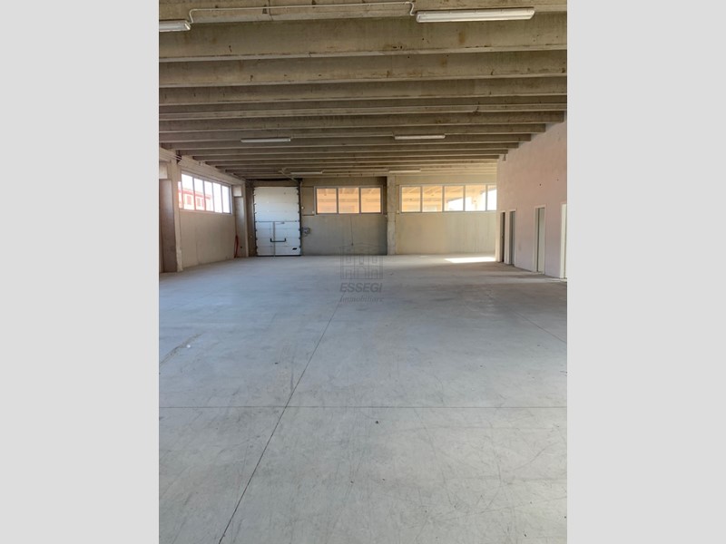 Capannone in Vendita a Capannori, 3'040'000€, 4800 m²