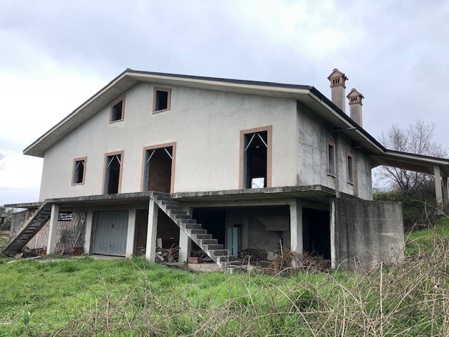 Quadrilocale in Vendita a Sant'Angelo Romano, 250'000€, 410 m²