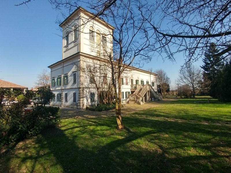 Casa Indipendente in Vendita a Modena, zona Vaciglio, 1'800'000€, 1050 m², con Box