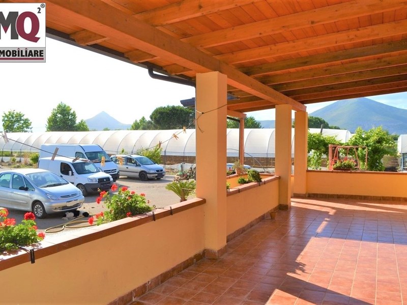 Casale in Vendita a Falciano del Massico, 230 m²