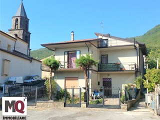 Villa bifamiliare in Vendita a Roccamonfina, zona VIA SAN ROCCO, 140'000€, 170 m²