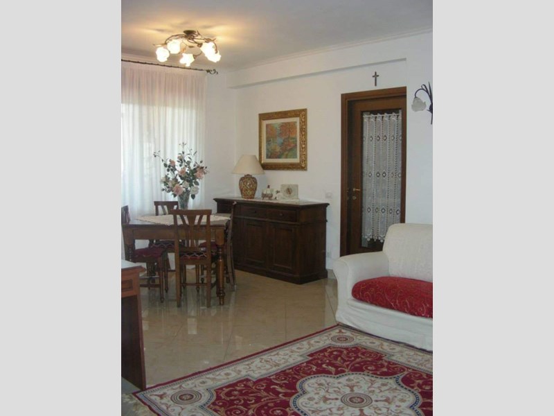 Quadrilocale in Affitto a Todi, 950€, 96 m², arredato