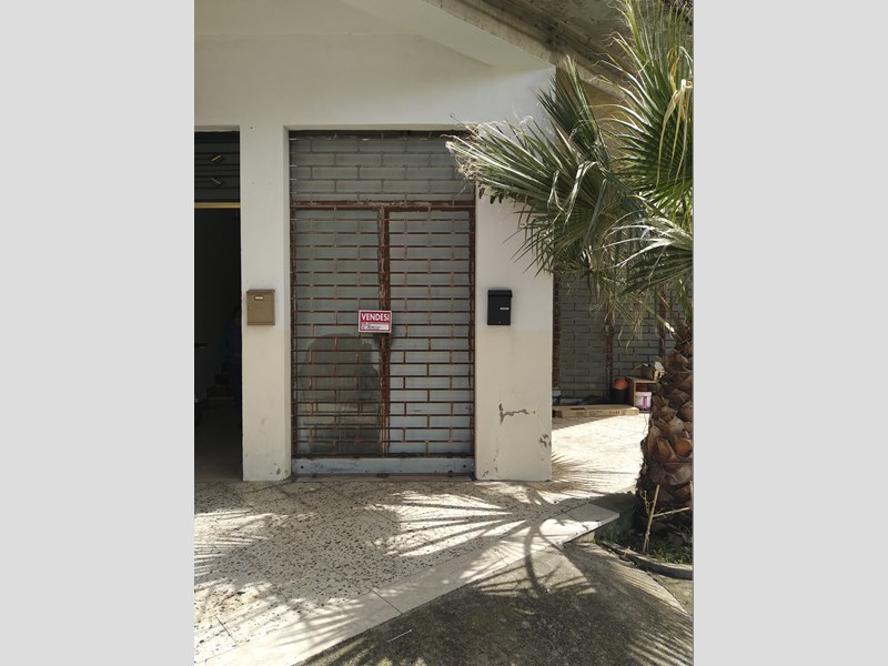 Magazzino in Vendita a Milazzo, zona Viale Gramsci n. 23, 25'000€, 25 m²