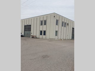 Capannone in Vendita a Perugia, zona Sant'Andrea delle fratte, 135'000€, 250 m²