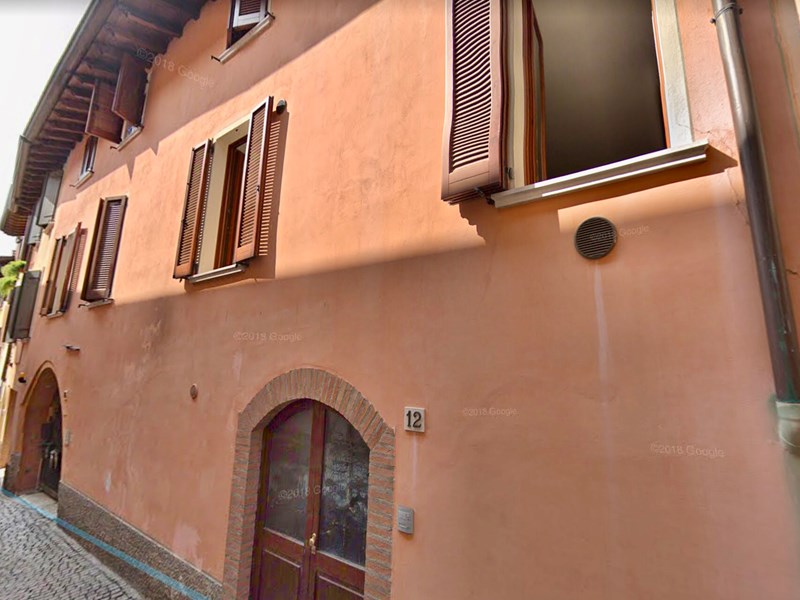 Appartamento in Vendita a Salò, zona Via degli Orti, 138'000€, 113 m²