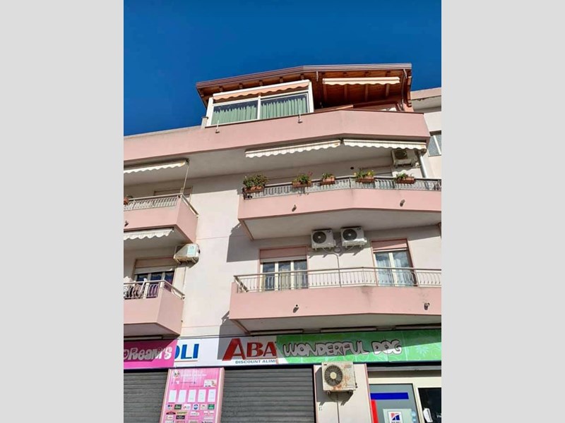 Bilocale in Vendita a Brolo, zona Piazza vespri siciliani , 190'000€, 150 m², con Box