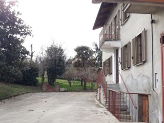 Casa Semi Indipendente in Vendita a Asti, zona costigliole d,asti, 115'000&euro;, 184 m²