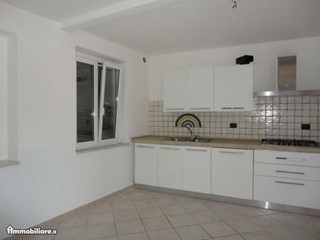 Casa Indipendente in Vendita a Sarzana, 85 m²