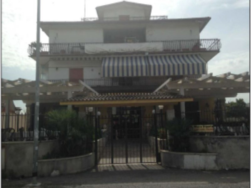 Immobile commerciale in Vendita a Roma, zona TRIGORIA, 465'000€, 260 m²