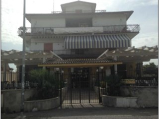 Immobile commerciale in Vendita a Roma, zona TRIGORIA, 465'000€, 260 m²