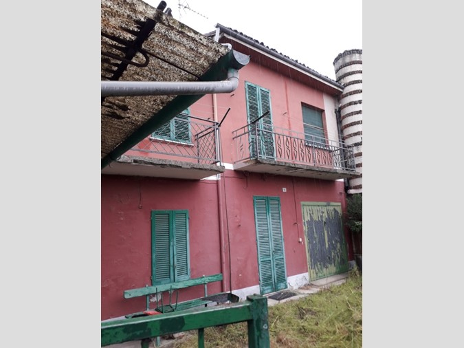 Casale in Vendita a Tromello, 50'000€, 120 m²