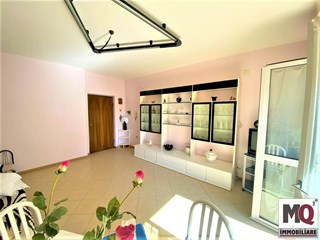 Bilocale in Vendita a Mondragone, zona Via Domiziana, 70'000€, 75 m²