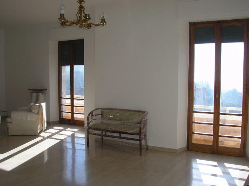 Appartamento in Affitto a Perugia, zona Centro Via Pellini, 1'200€, 160 m²