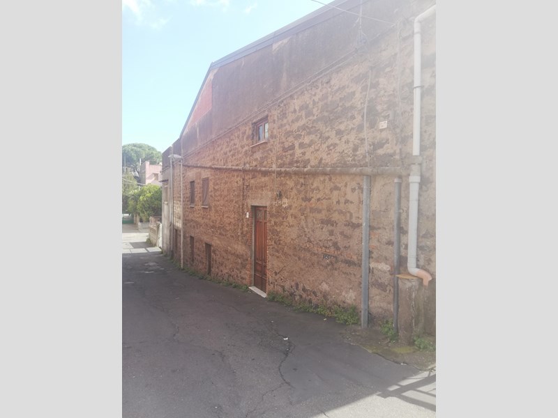 Casa Indipendente in Vendita a Tremestieri Etneo, zona via etnea 204, 200'000€, 400 m², con Box