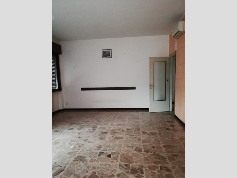 Appartamento in Vendita a Fiorenzuola d'Arda, zona centrale, 90'000€, 120 m²