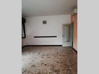 Appartamento in Vendita a Fiorenzuola d'Arda, zona centrale, 90'000€, 120 m²