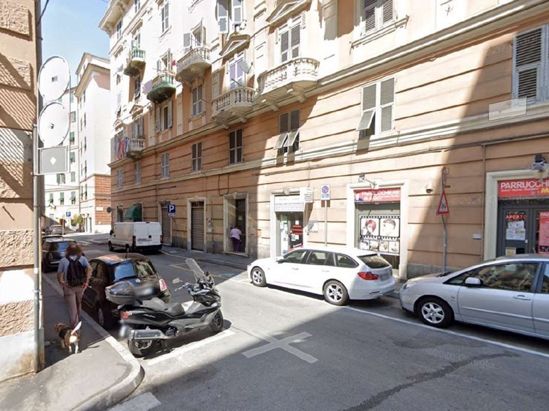 Immobile commerciale in Vendita a Genova, zona Sampierdarena, 110'000€, 165 m²