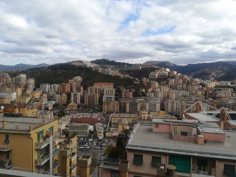 Appartamento in Vendita a Genova, zona Manin , 110'000€, 100 m²