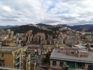 Appartamento in Vendita a Genova, zona Manin , 110'000€, 100 m²