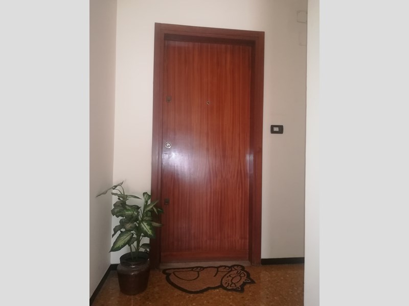 Appartamento in Vendita a Genova, zona Manin , 110'000€, 100 m²