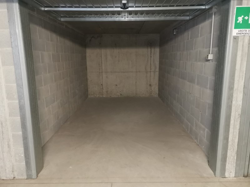 Box in Vendita a Monza, zona Muggiò, 10'000€, 13 m²