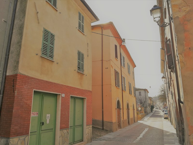 Casa Indipendente in Vendita a Pellegrino Parmense, zona centro, 79'000€, 160+100, arredato