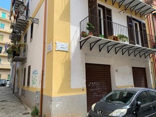 Immobile commerciale in Affitto a Palermo, zona Via Judica 15 angolo vicolo Agalbato, 500€, 50 m²
