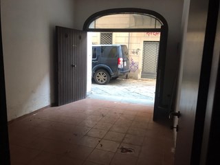 Attività commerciale in Affitto a Palermo, zona Vicolo Agalbato 3, 350€, 25 m²