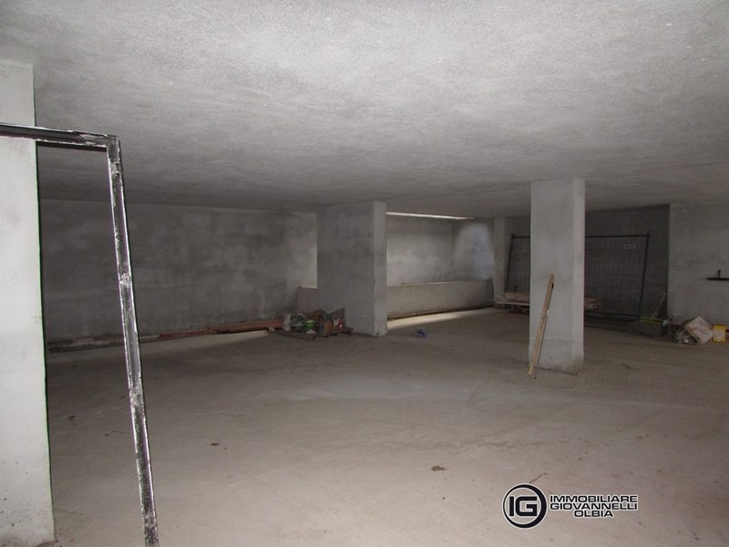 Box in Affitto a Olbia, 1'500€, 350 m²
