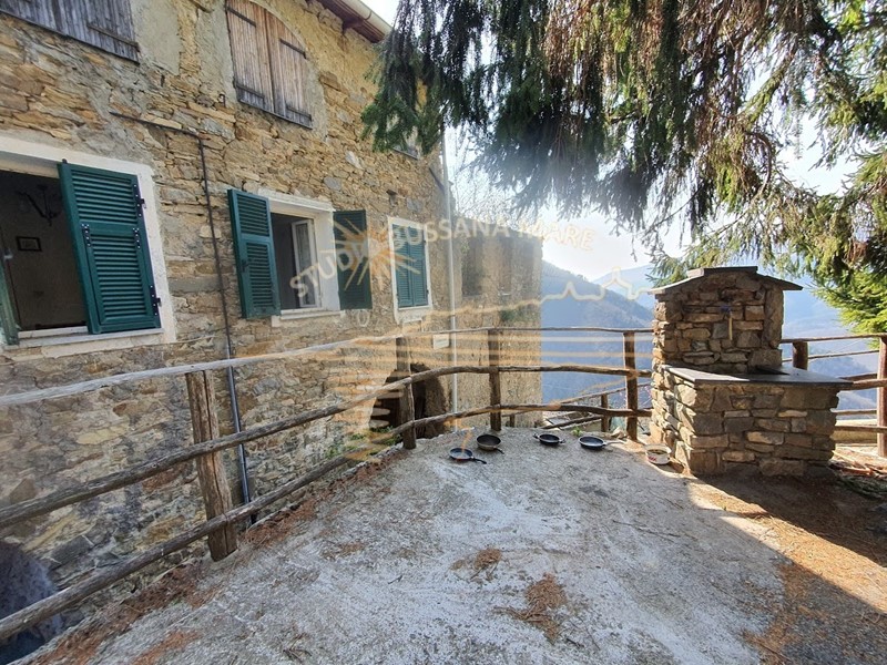 Quadrilocale in Vendita a Molini di Triora, 24'000€, 70 m²
