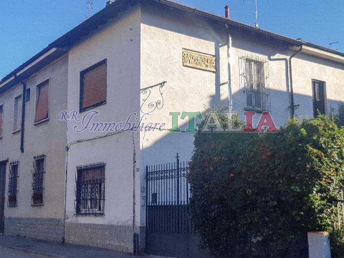 Casa Indipendente in Vendita a Seregno, zona S. Ambrogio, 79'000€, 75 m², arredato, con Box