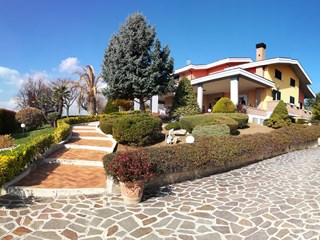 Villa in Vendita a Teramo, zona Abruzzo, 569'000€, 250 m², arredato