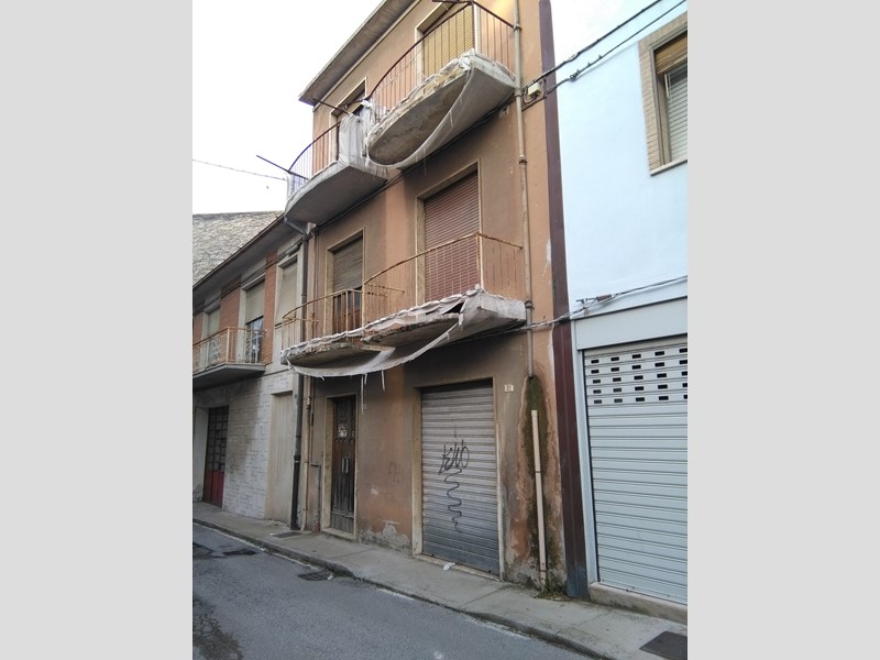 Casa Indipendente in Vendita a Porto Sant'Elpidio, zona CENTRO, 150'000€, 280 m²