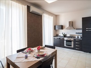 Appartamento in Affitto a Porto Sant'Elpidio, zona CENTRO, 2'800€, 80 m², arredato