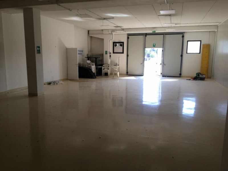 Capannone in Affitto a Labico, zona Fronte Via Casilina al Km 35.900, 1'400€, 200 m²