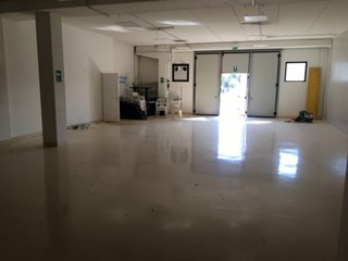 Capannone in Affitto a Labico, zona Fronte Via Casilina al Km 35.900, 1'400€, 200 m²
