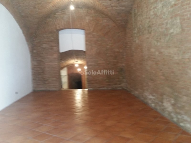 Capannone in Affitto a Siena, zona Centro storico, 1'100€, 100 m²