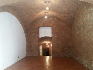 Capannone in Affitto a Siena, zona Centro storico, 1'100€, 100 m²