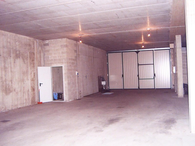 Magazzino in Vendita a Ponte San Pietro, 135'000€, 200 m²