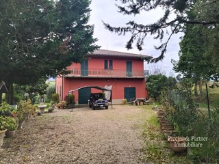 Casa Semi Indipendente in Vendita a Perugia, zona Casa del Diavolo, 80'000€, 85 m²