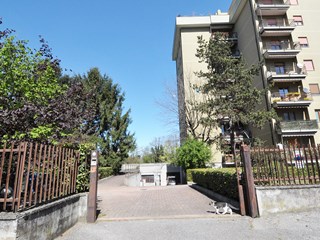 Laboratorio in Vendita a Monza, zona MONZELLO, 158'000€, 230 m²