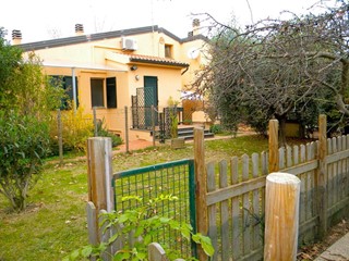 Villa in Vendita a San Giuliano Terme, zona Campo, 650'000€, 570 m², con Box