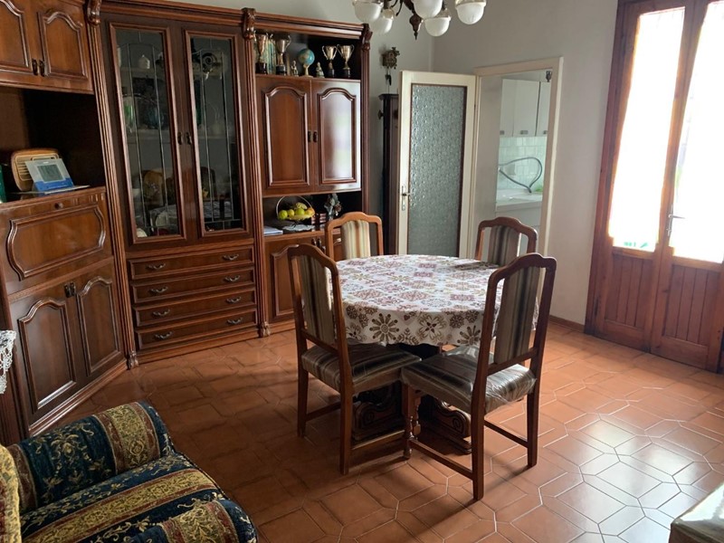 Casa Indipendente in Vendita a Certaldo, 200'000€, 215 m², con Box